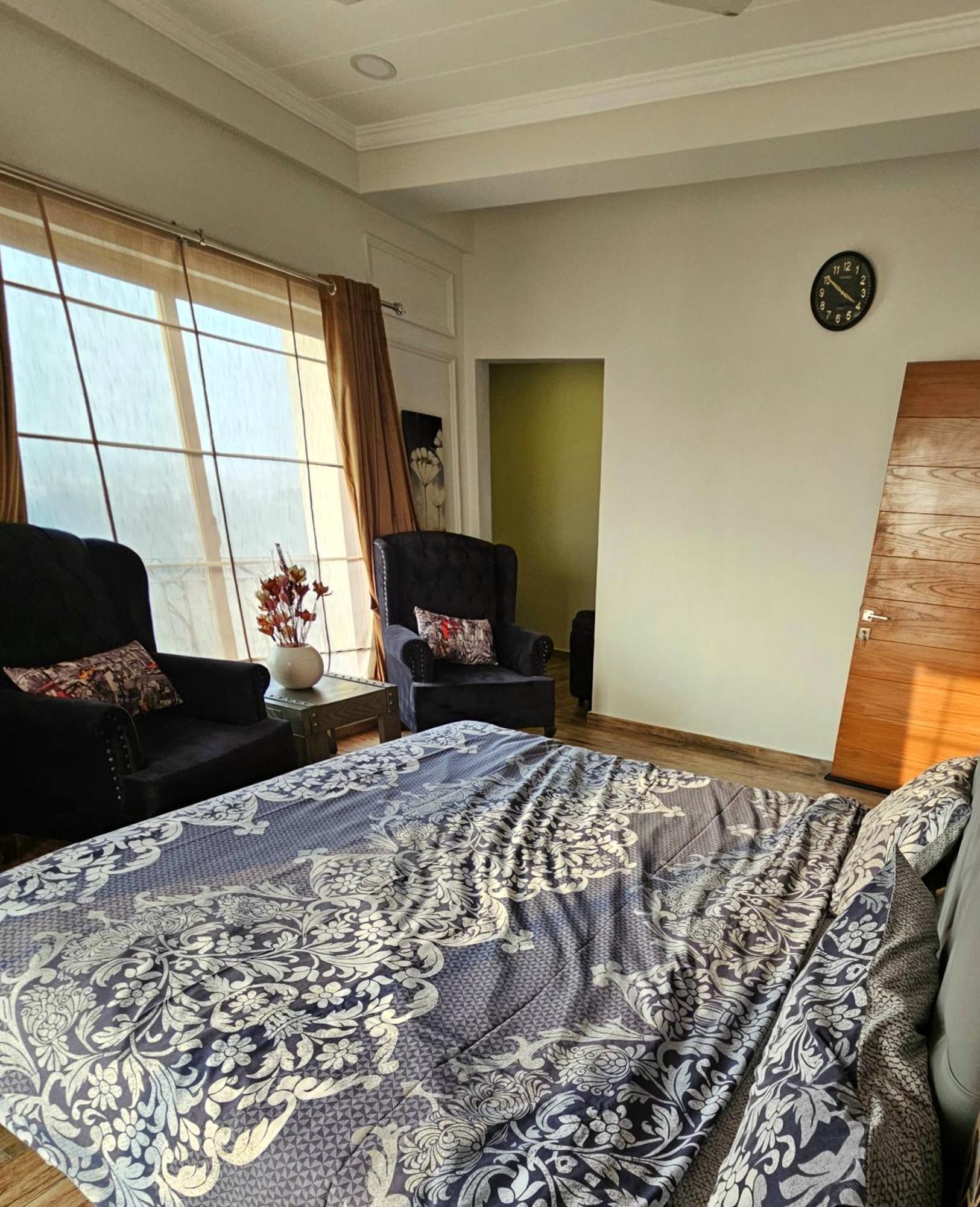 Aesthetic Scenic Luxurious Apartment - Bahria Heights 라왈핀디 외부 사진