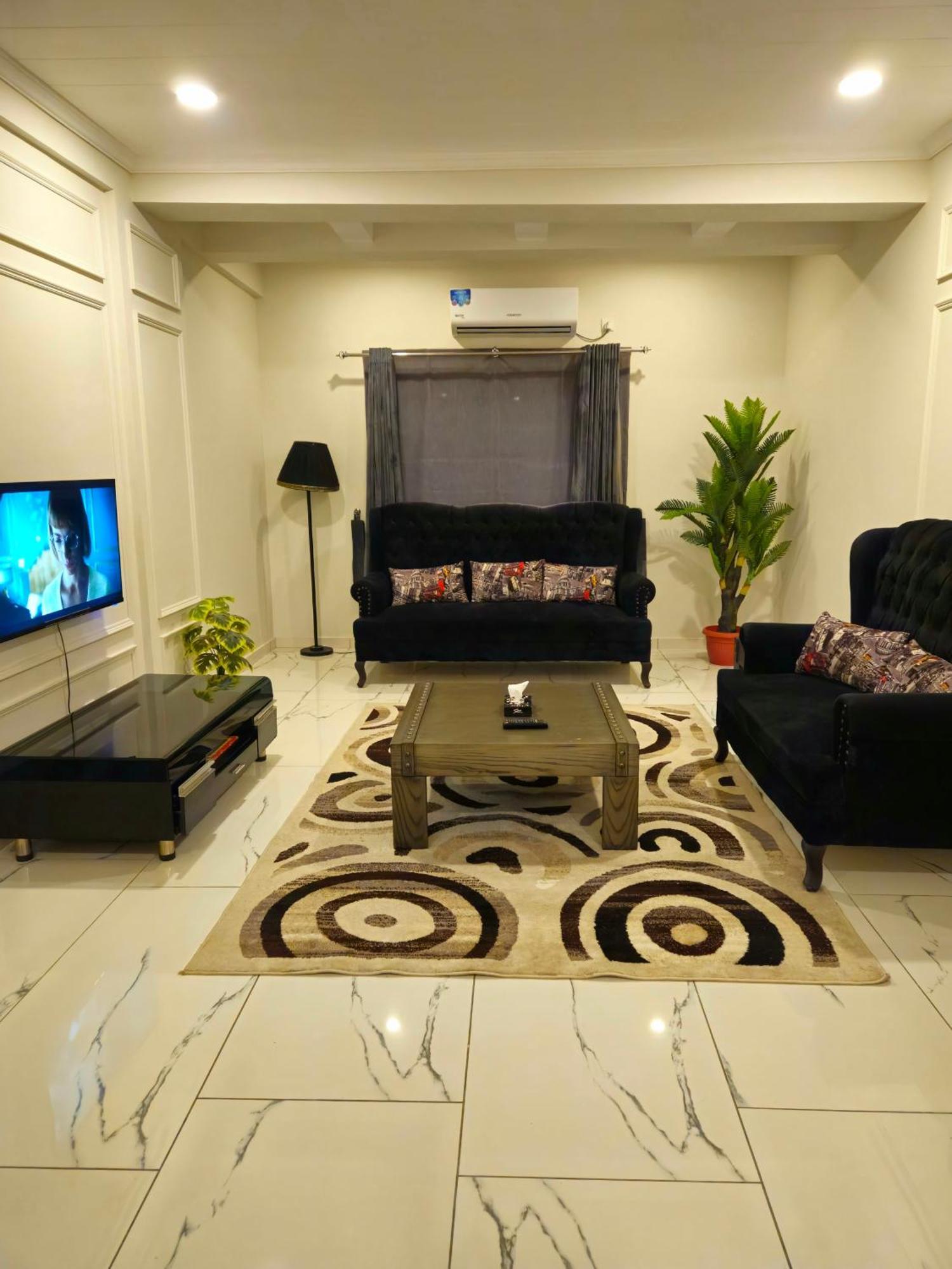 Aesthetic Scenic Luxurious Apartment - Bahria Heights 라왈핀디 외부 사진